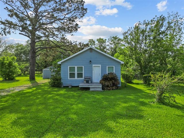 7506 2nd Street, Hitchcock, TX 77563