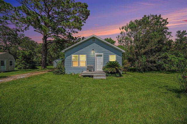 7506 2nd Street, Hitchcock, TX 77563