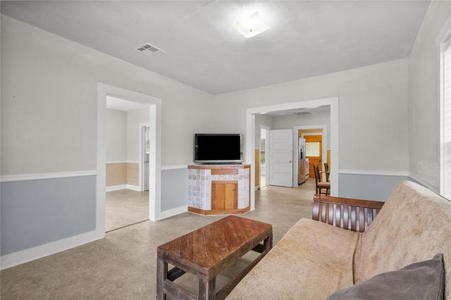 7506 2nd Street, Hitchcock, TX 77563