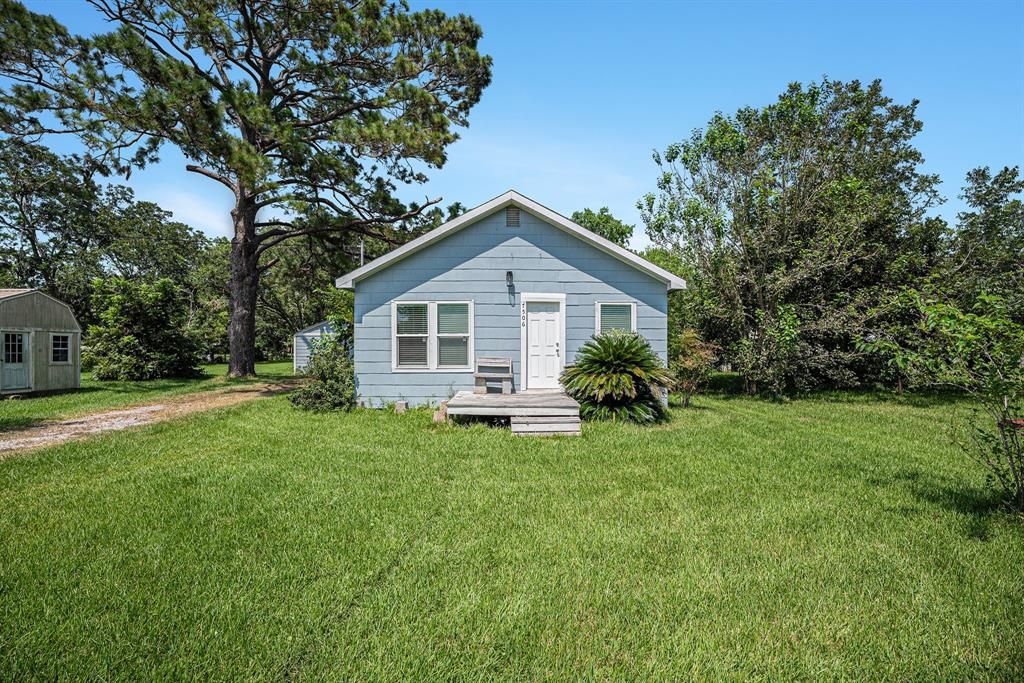 7506 2nd Street, Hitchcock, TX 77563
