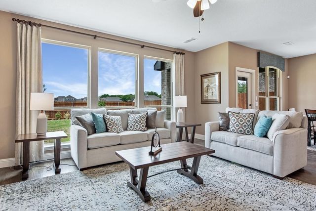1943 Silverleaf Drive, Glenn Heights, TX 75154