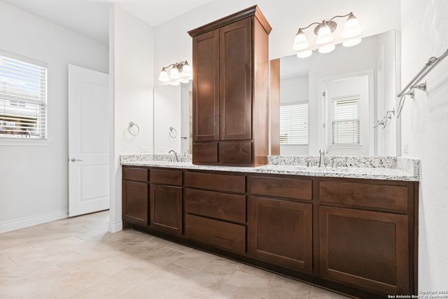 427 Evans Oak, San Antonio, TX 78260