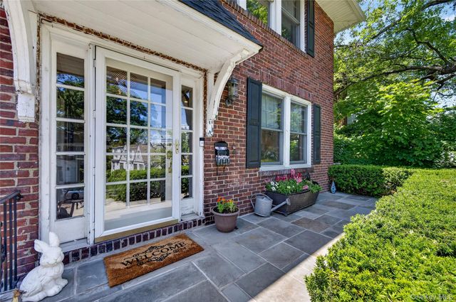 90 Mackey Avenue, Port Washington, NY 11050