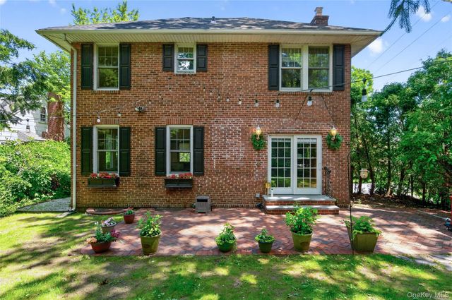 90 Mackey Avenue, Port Washington, NY 11050