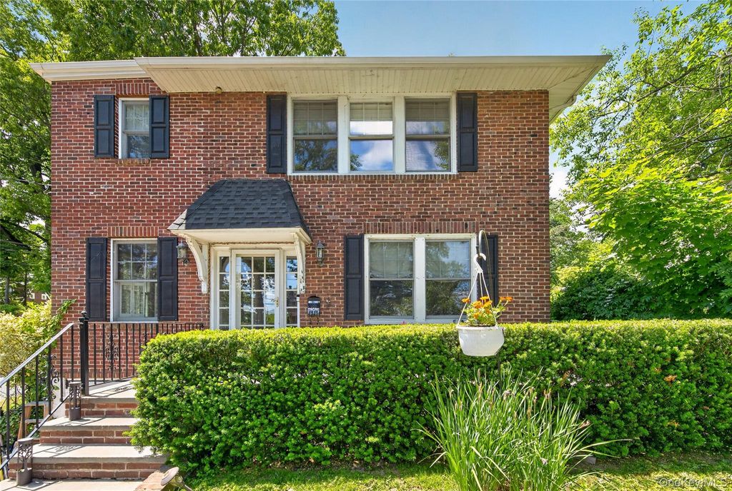 90 Mackey Avenue, Port Washington, NY 11050