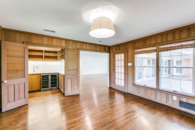 5543 Winston Court, Dallas, TX 75220