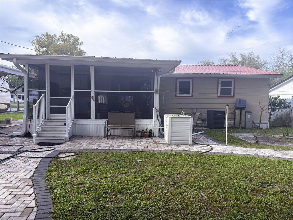 Image 2 of property listing at 750 PARK LANE, Kissimmee, FL 34741