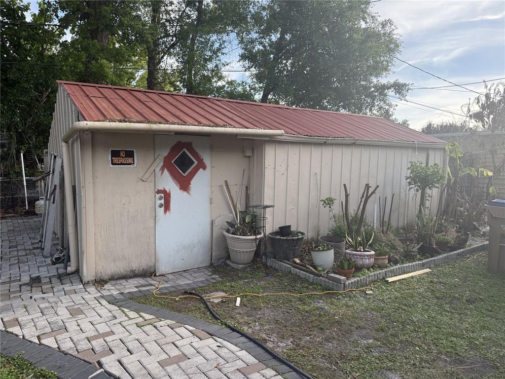 Image 4 of property listing at 750 PARK LANE, Kissimmee, FL 34741