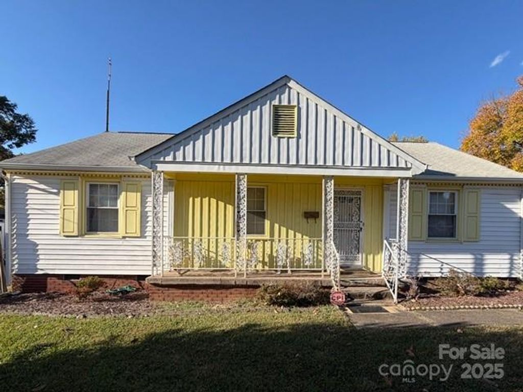 2126 Syracuse Drive, Charlotte, NC 28216