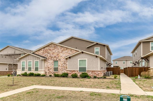723 Wheatfield Drive, Venus, TX 76084