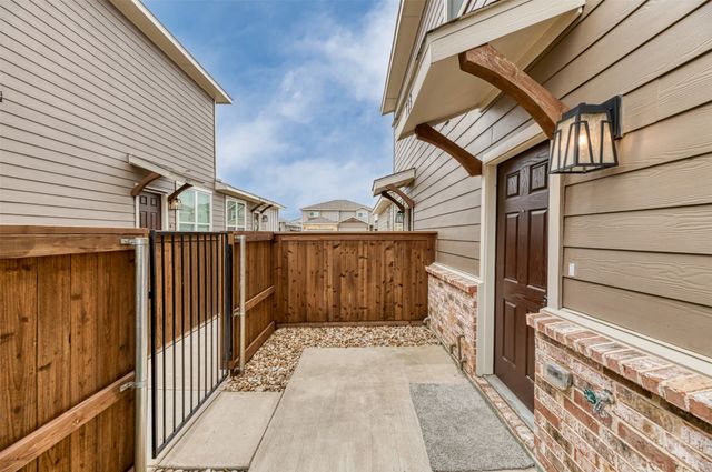 723 Wheatfield Drive, Venus, TX 76084