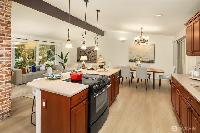 2814 129th Avenue SE, Bellevue, WA 98005