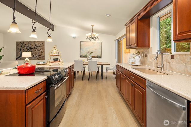 2814 129th Avenue SE, Bellevue, WA 98005
