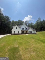 160 Rivers Edge Drive, Forsyth, GA 31029