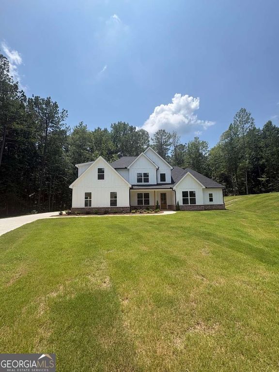 160 Rivers Edge Drive, Forsyth, GA 31029