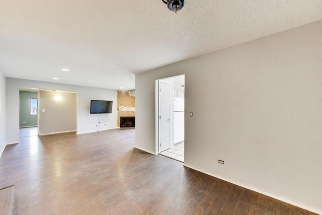 2221 WHARF Drive 208, Woodridge, IL 60517