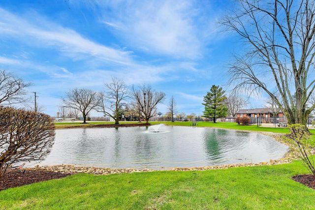 2221 WHARF Drive 208, Woodridge, IL 60517