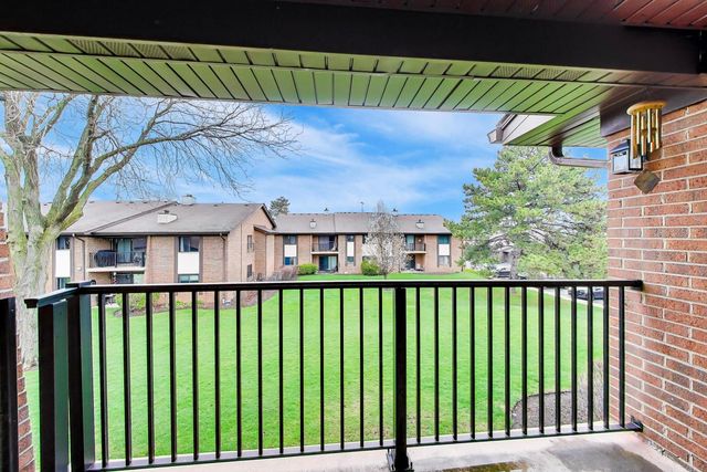 2221 WHARF Drive 208, Woodridge, IL 60517