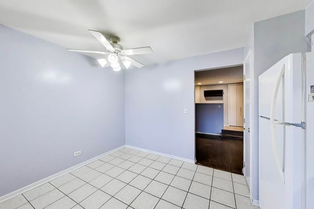 2221 WHARF Drive 208, Woodridge, IL 60517