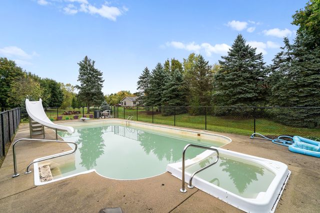 1914 Spring Dale Drive, Spring Grove, IL 60081