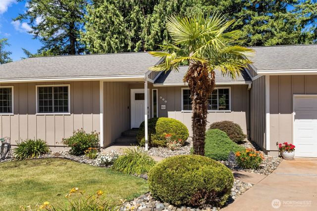 960 NE Melanie Court, Bremerton, WA 98311