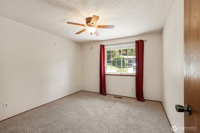 960 NE Melanie Court, Bremerton, WA 98311