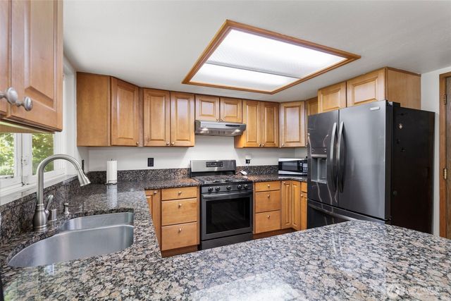 960 NE Melanie Court, Bremerton, WA 98311