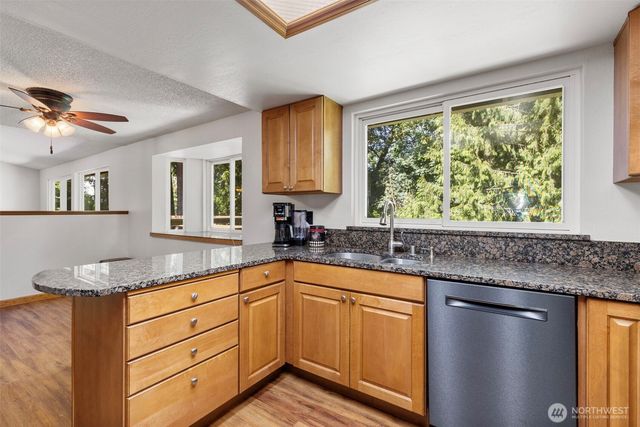 960 NE Melanie Court, Bremerton, WA 98311
