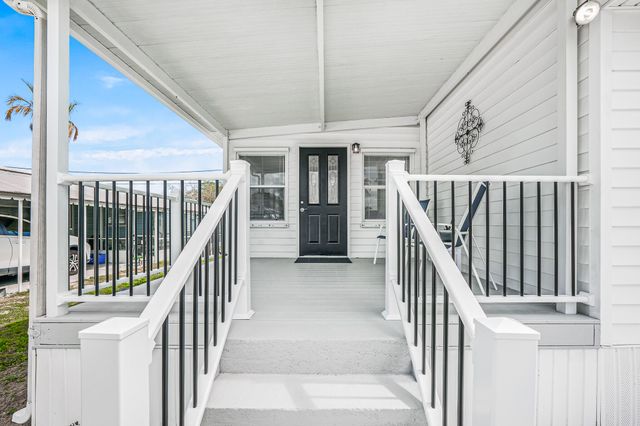 8301 SE Skylark Avenue, Hobe Sound, FL 33455