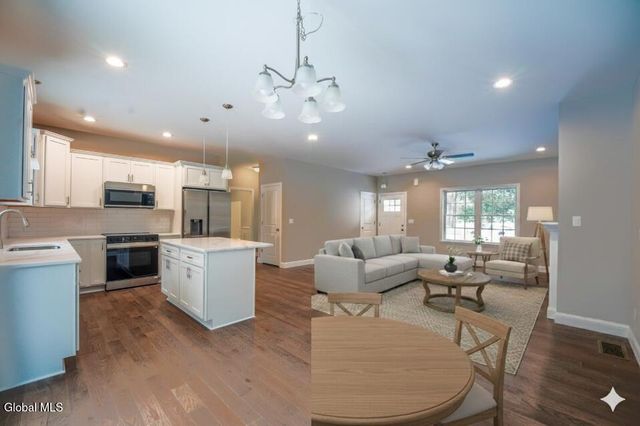 6 Wolfe Road, Queensbury, NY 12804