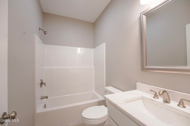 6 Wolfe Road, Queensbury, NY 12804