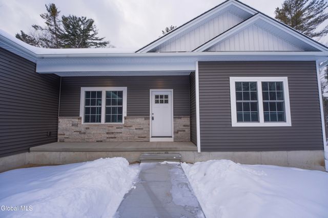 6 Wolfe Road, Queensbury, NY 12804