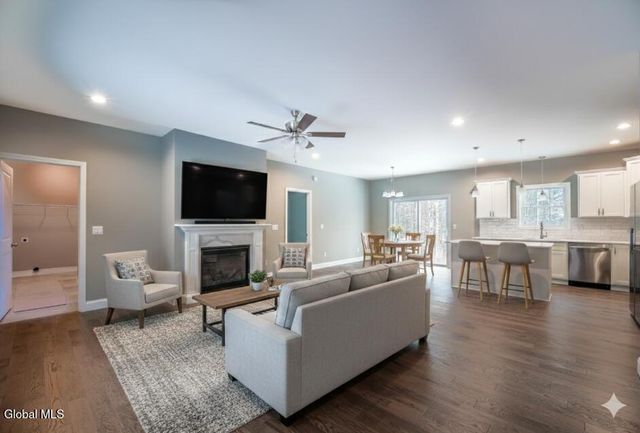 6 Wolfe Road, Queensbury, NY 12804