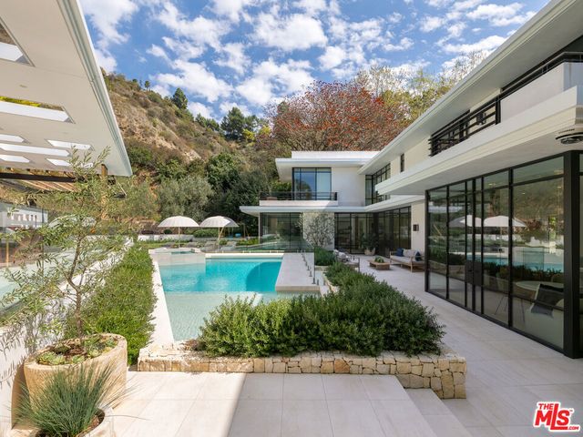 9509 Heather Road, Beverly Hills, CA 90210