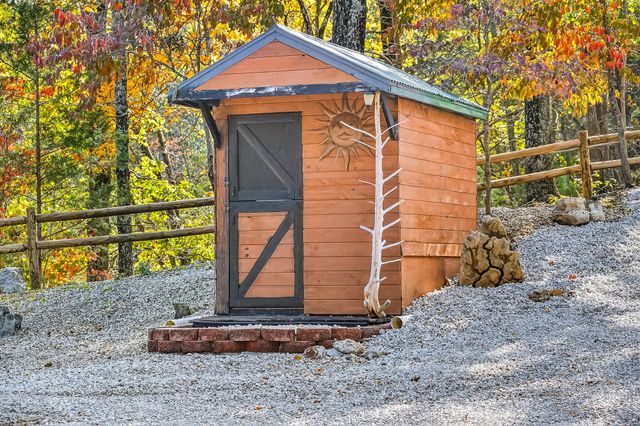 3378 Warner Road, Crane, MO 65633