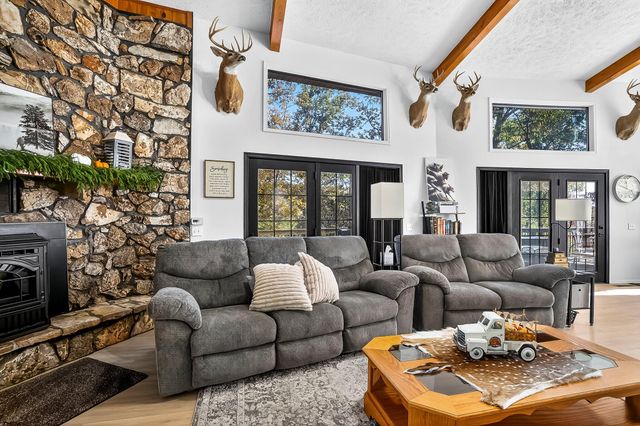 3378 Warner Road, Crane, MO 65633