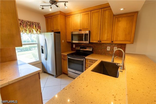 1015 Mainsail DR 103, Naples, FL 34114