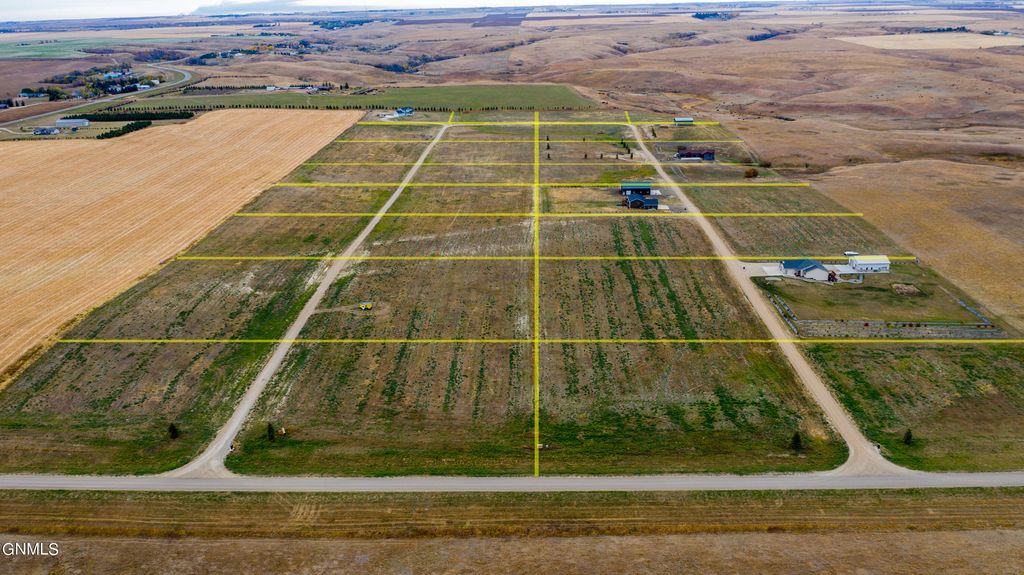 691 Harmony Lp, Hazen, ND 58545 photo 2