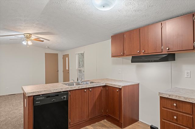 210 Ben Lacy Drive, Gun Barrel City, TX 75156