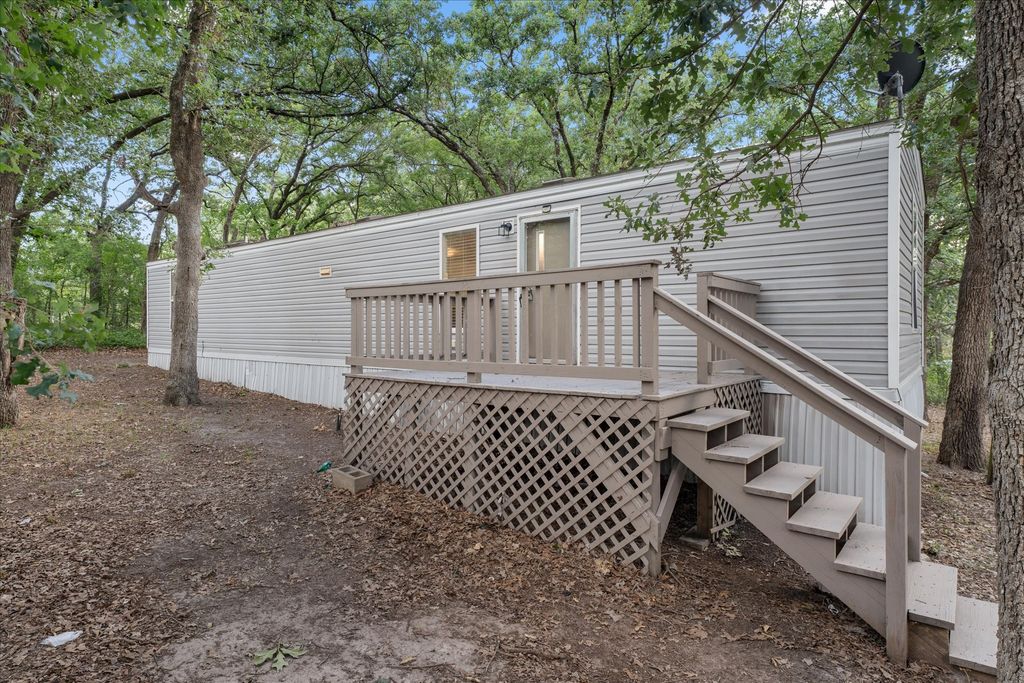 210 Ben Lacy Drive, Gun Barrel City, TX 75156