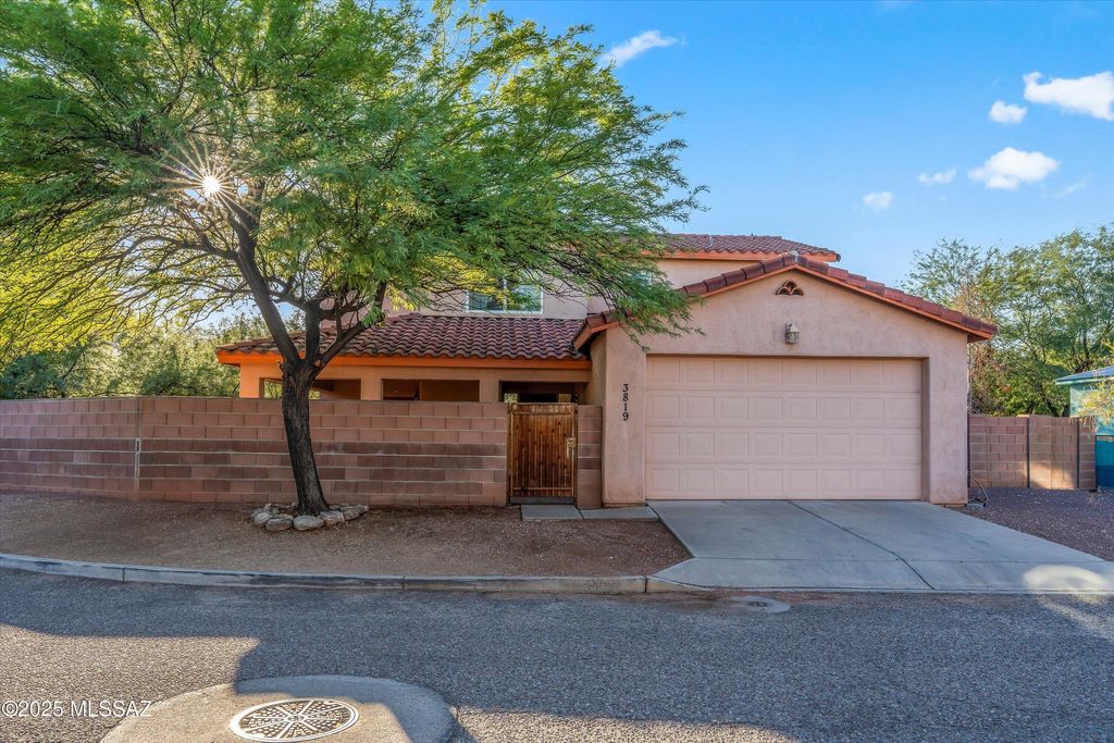 3819 N Look Backridge Place, Tucson, AZ 85719