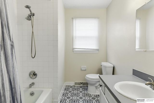 10804 Borman Avenue, Omaha, NE 68137