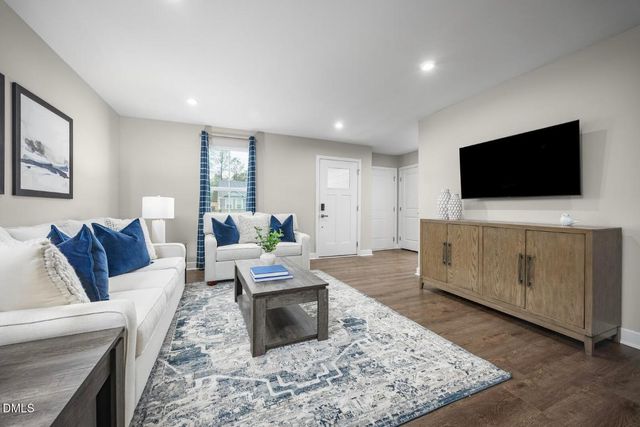 116 Country Side Way, Fuquay Varina, NC 27526