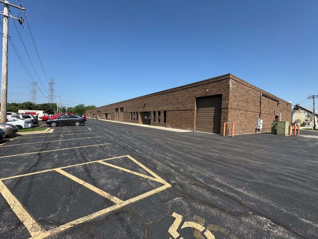 129 Wheeling Road, Wheeling, IL 60090 — exterior