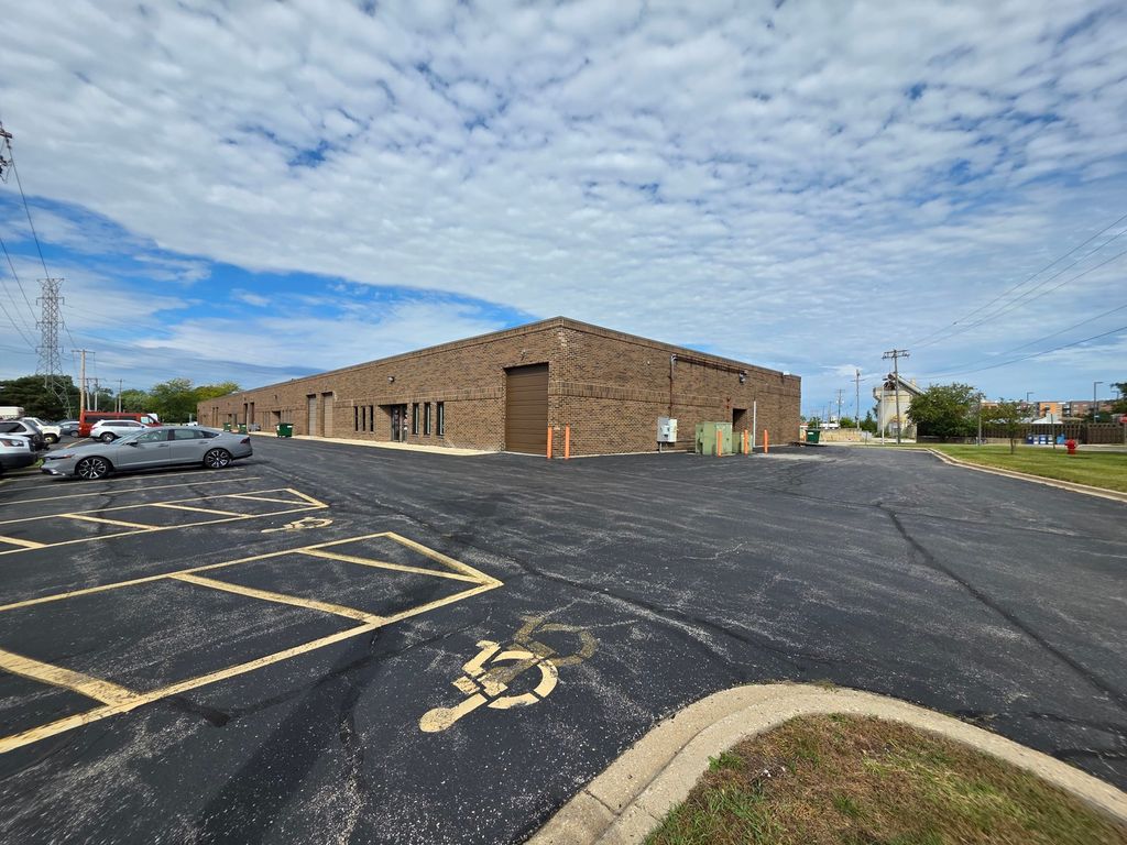 129 Wheeling Road, Wheeling, IL 60090 — photo 4