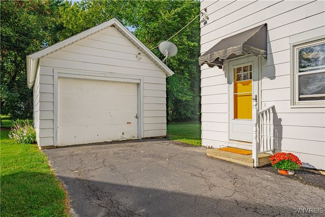 2602-2604 New Road, Porter, NY 14131