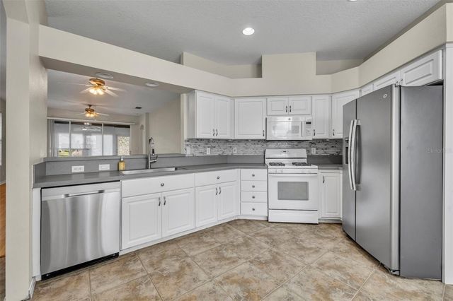 21630 REGENCY PARK LN, Leesburg, FL 34748