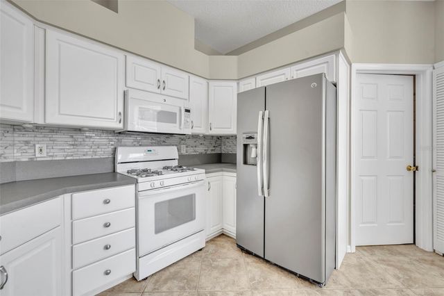 21630 REGENCY PARK LN, Leesburg, FL 34748