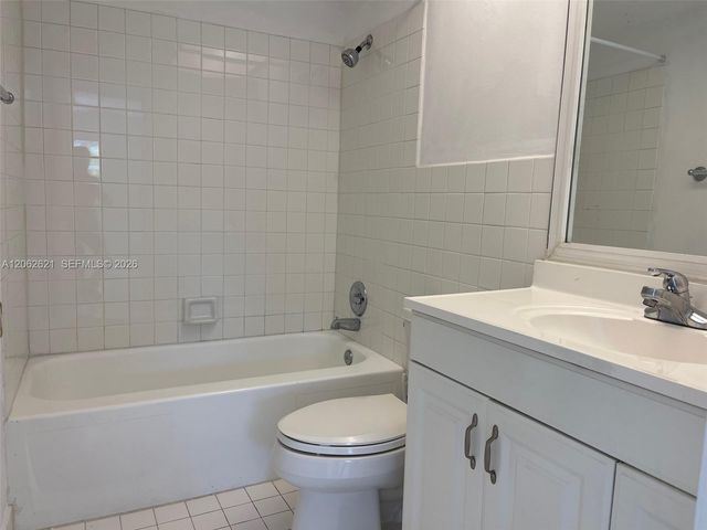 6703 N Kendall Dr 404, Pinecrest, FL 33156