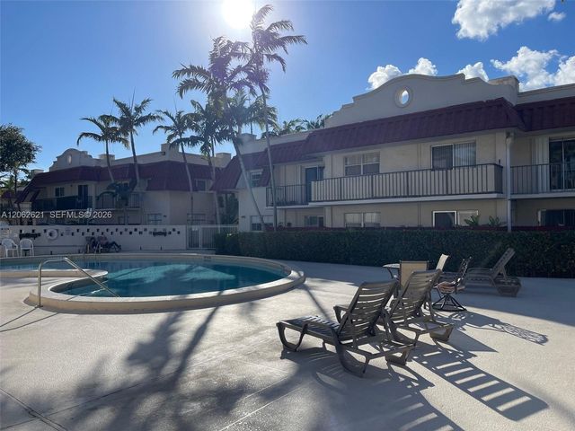 6703 N Kendall Dr 404, Pinecrest, FL 33156